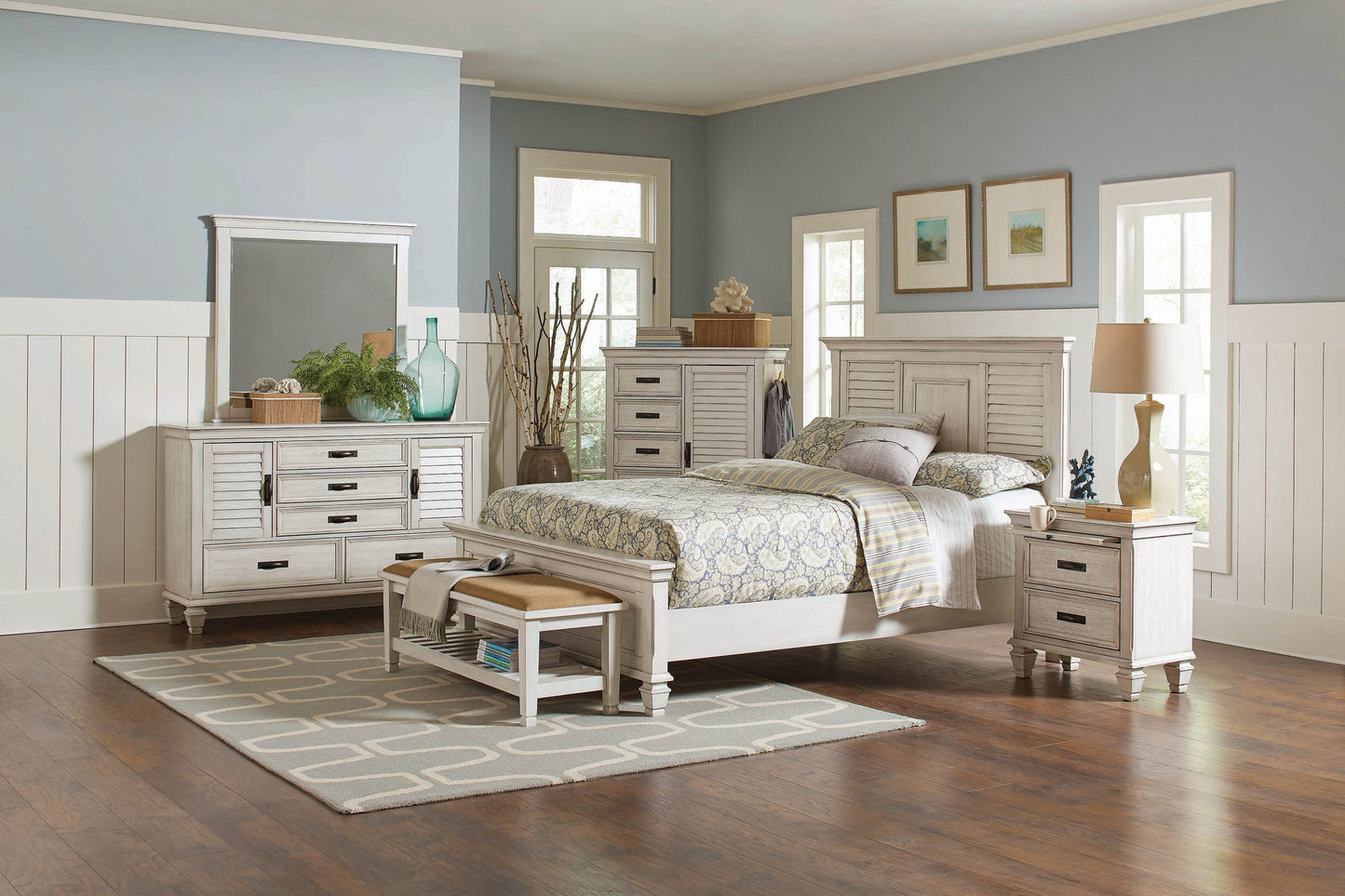 Franco Antique White Bed